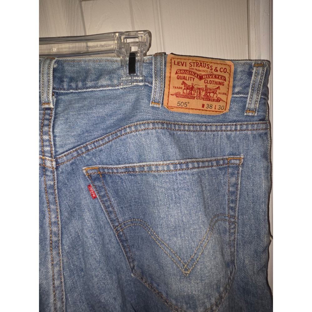 Levis 505 Regular Fit Jeans Mens 38x30 Medium Wash Blue Straight Leg Denim - Picture 4 of 4